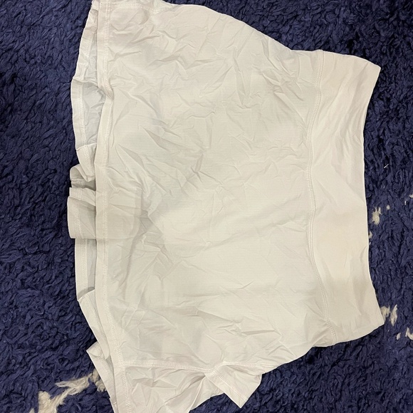Lululemon Dresses & Skirts - Lululemon White Tennis Skirt size 2